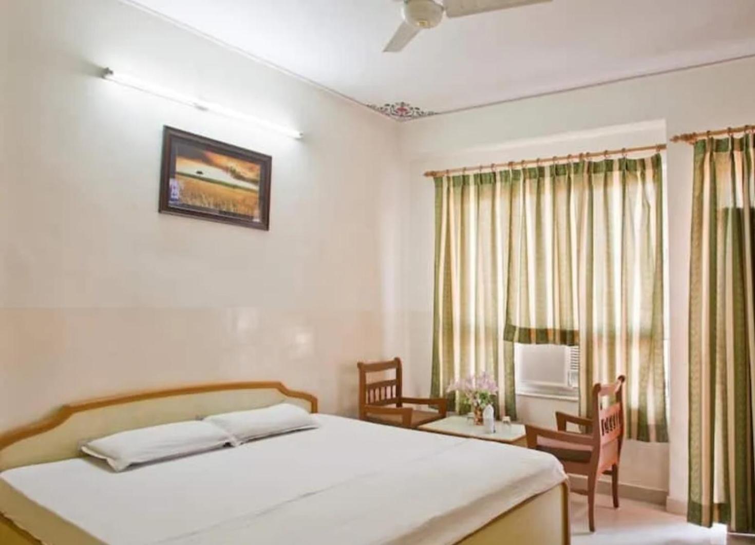Royal Sanj 3*
